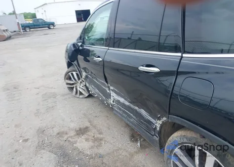 2017 Honda Pilot Touring z USA, uszkodzony, nr VIN 5FNYF6H90HB052474